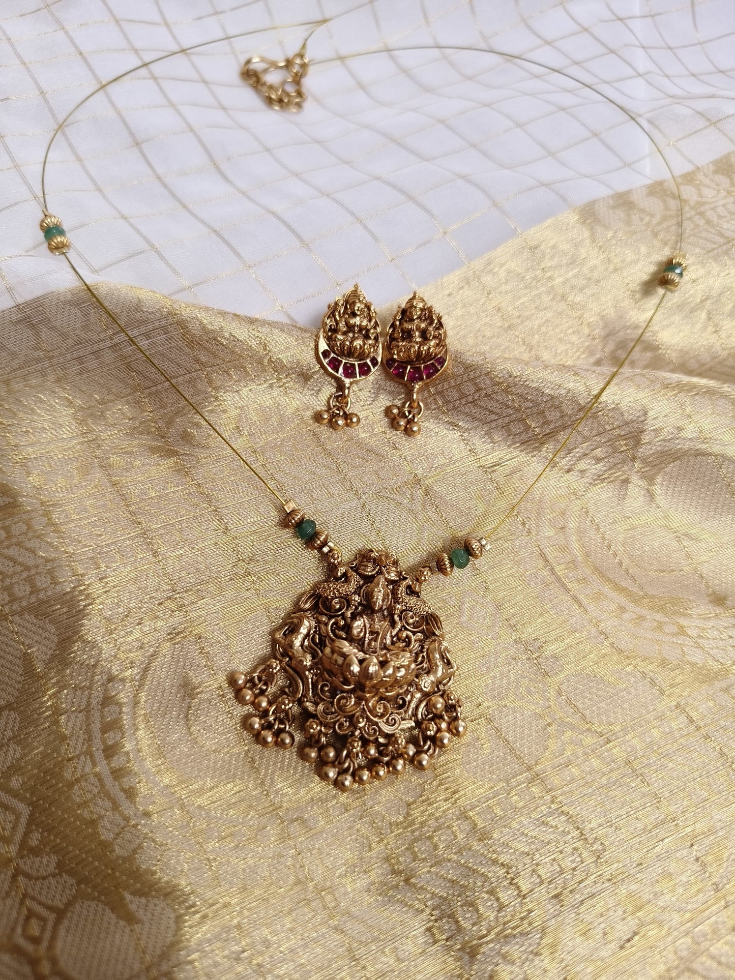 Lakshmi Invisible Necklace NNB52