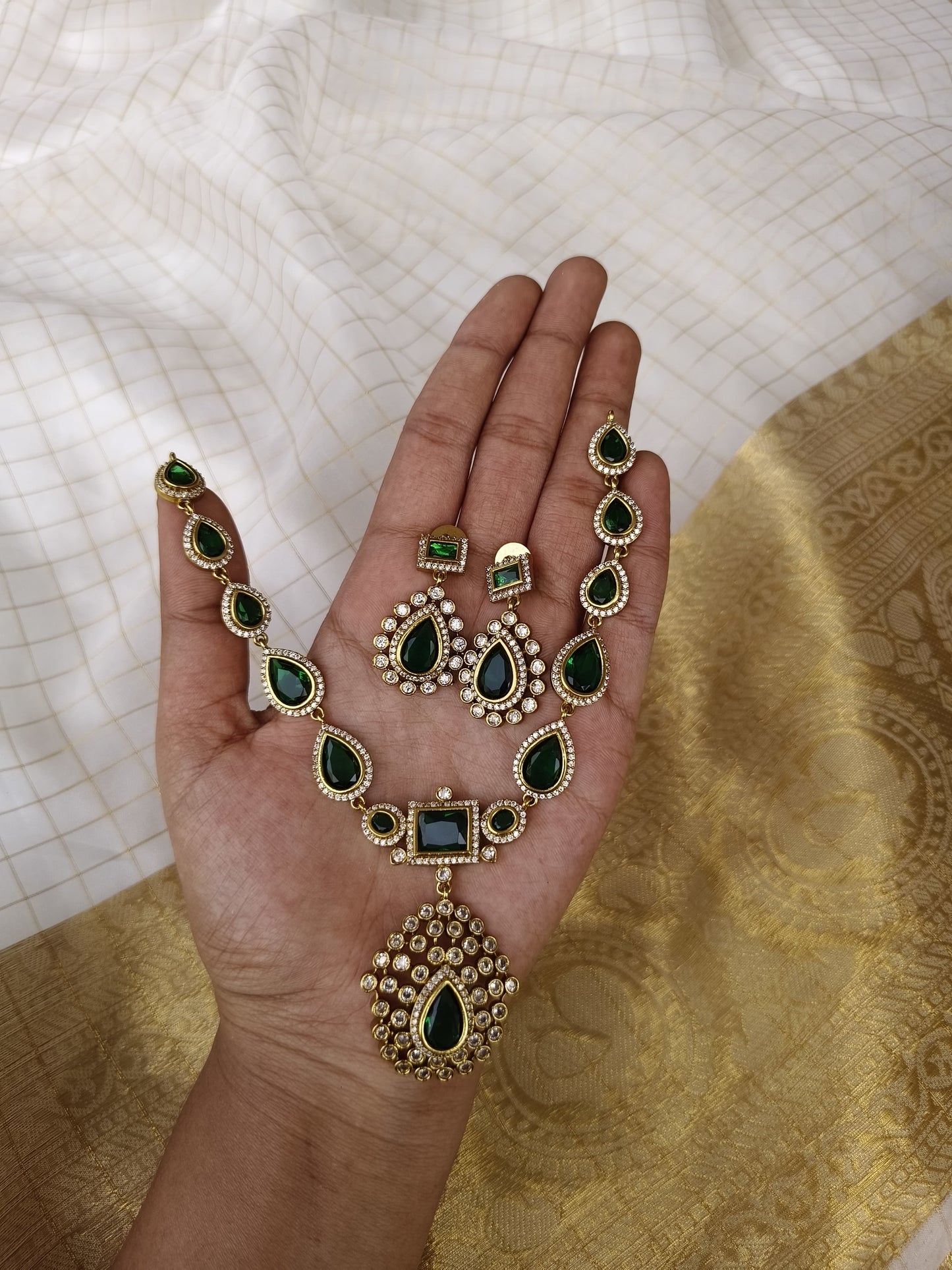 Emerald Vaibhav Necklace NNB58