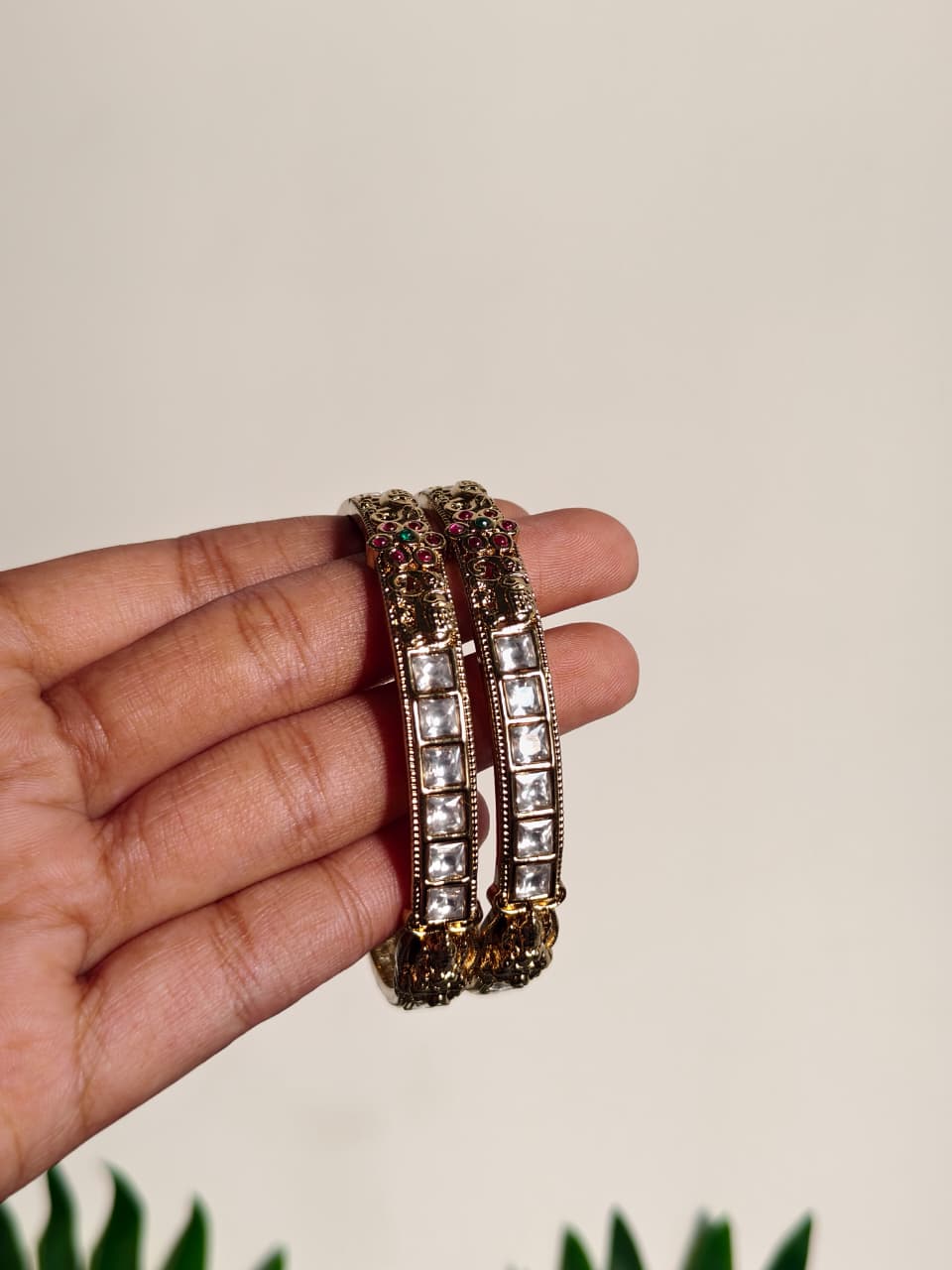 Aditri Metal Bangle NNB129