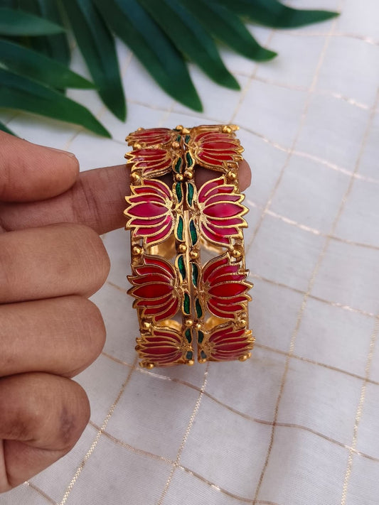Lotus metal bangle MBNB19