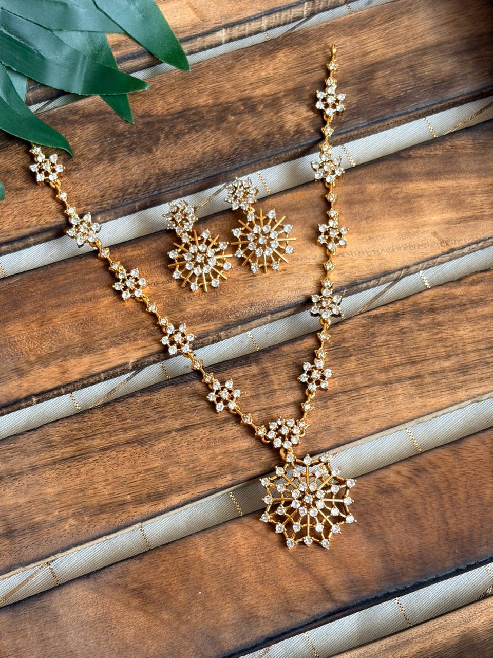 Floral Crystal Necklace NNB155
