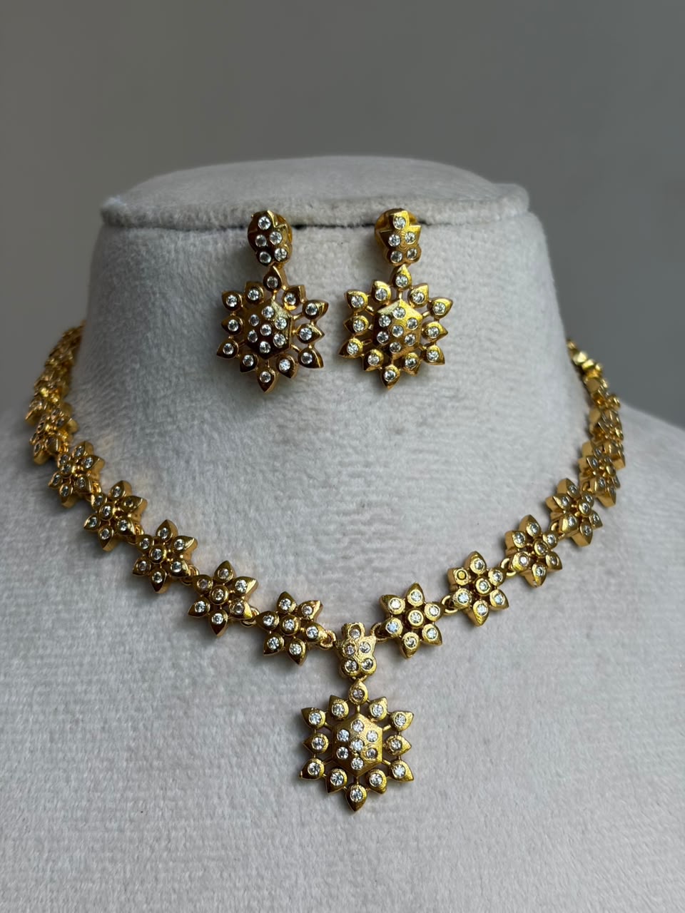 Flower Pattern Necklace NNB187