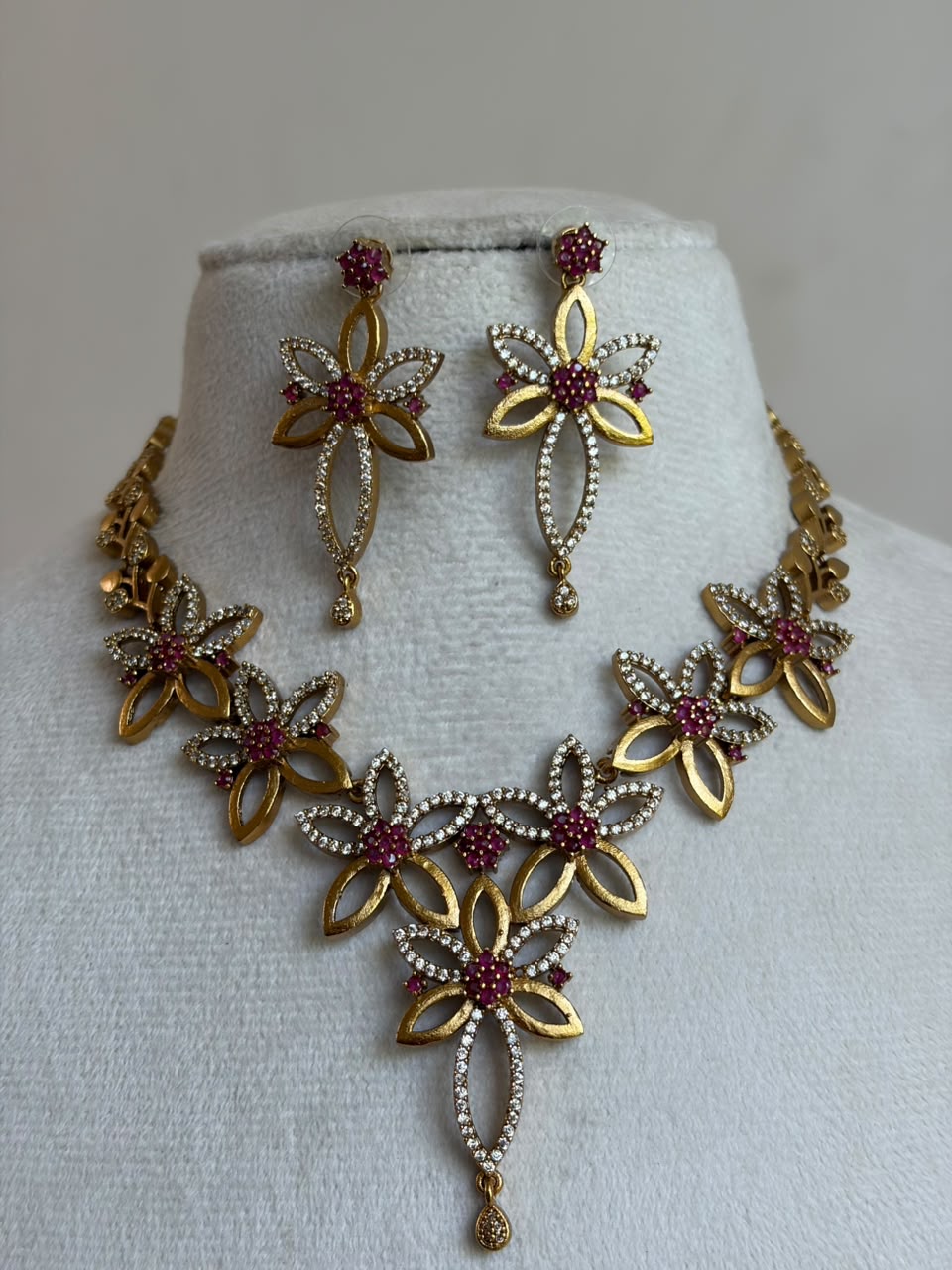 Red Spark Star Necklace NNB159