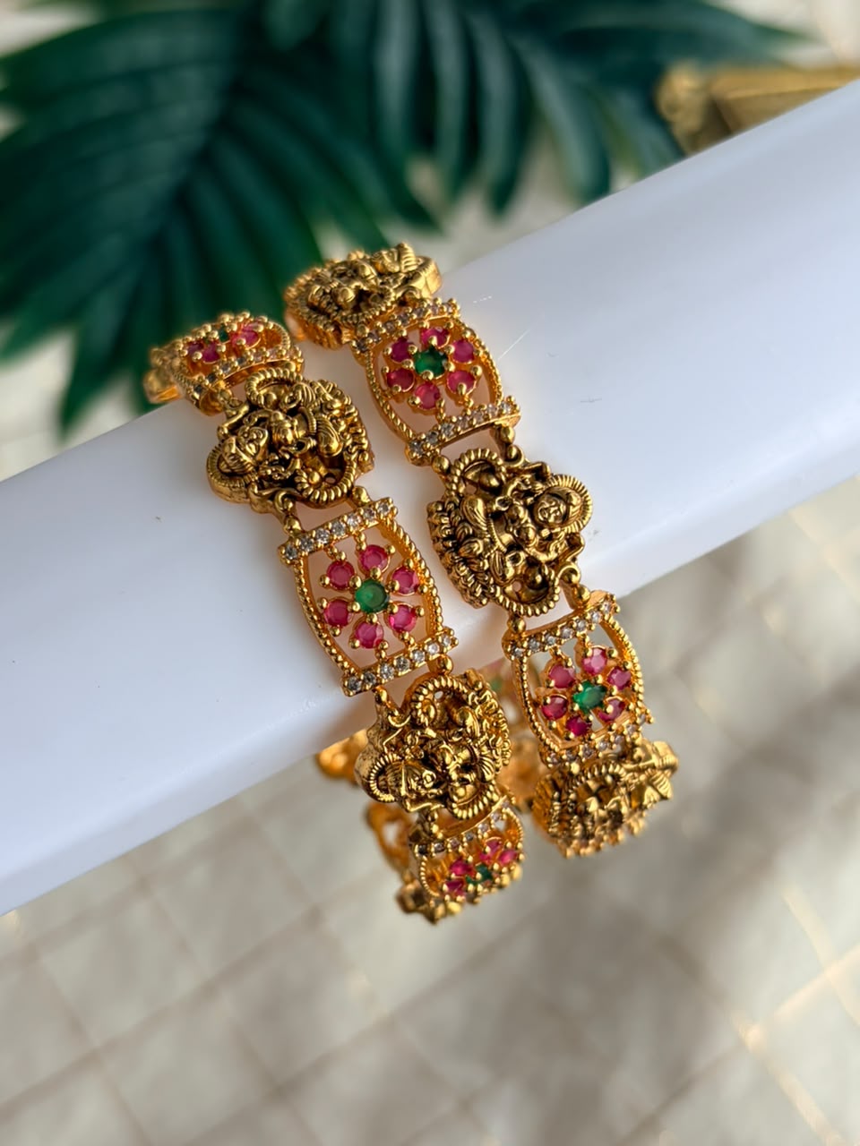 Gowri Metal Bangle MBNB108