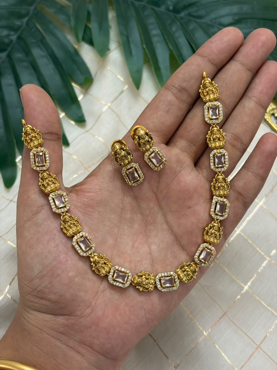 Lakshmi with White Stone Necklace NNB340