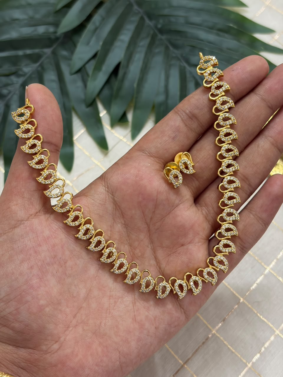 Curved Mango Necklace NNB348