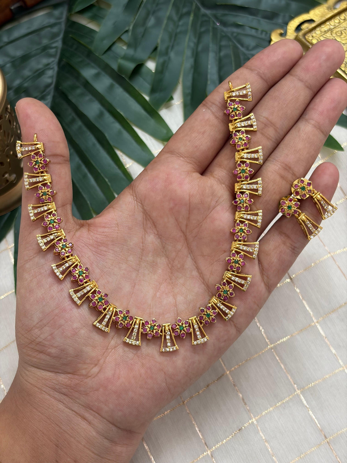 Elegant Floral Necklace NNB394