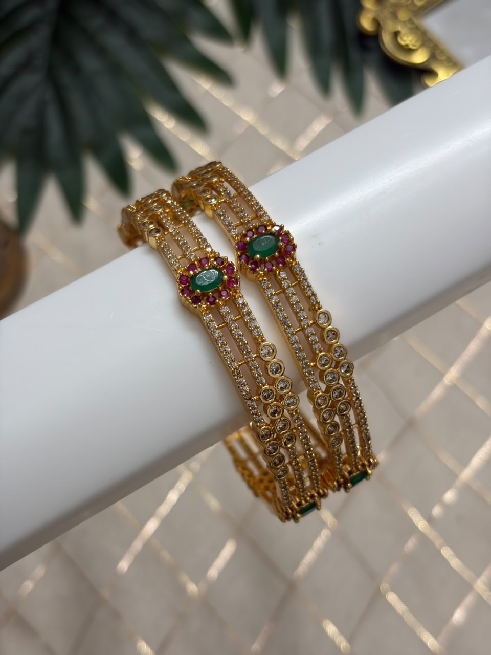Emerald Stone Metal Bangle MBNB195