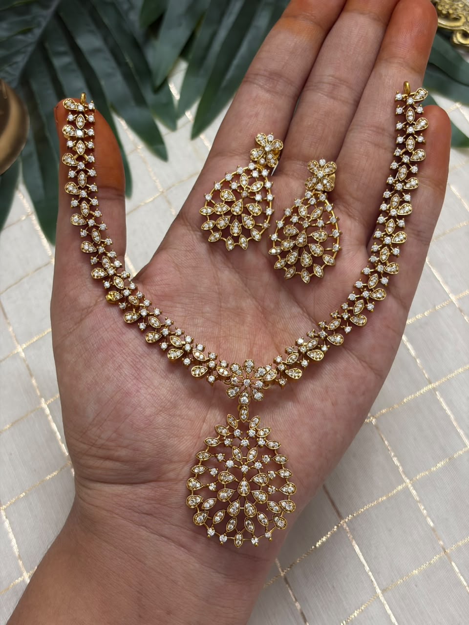 Diamond Flora Necklace NNB442