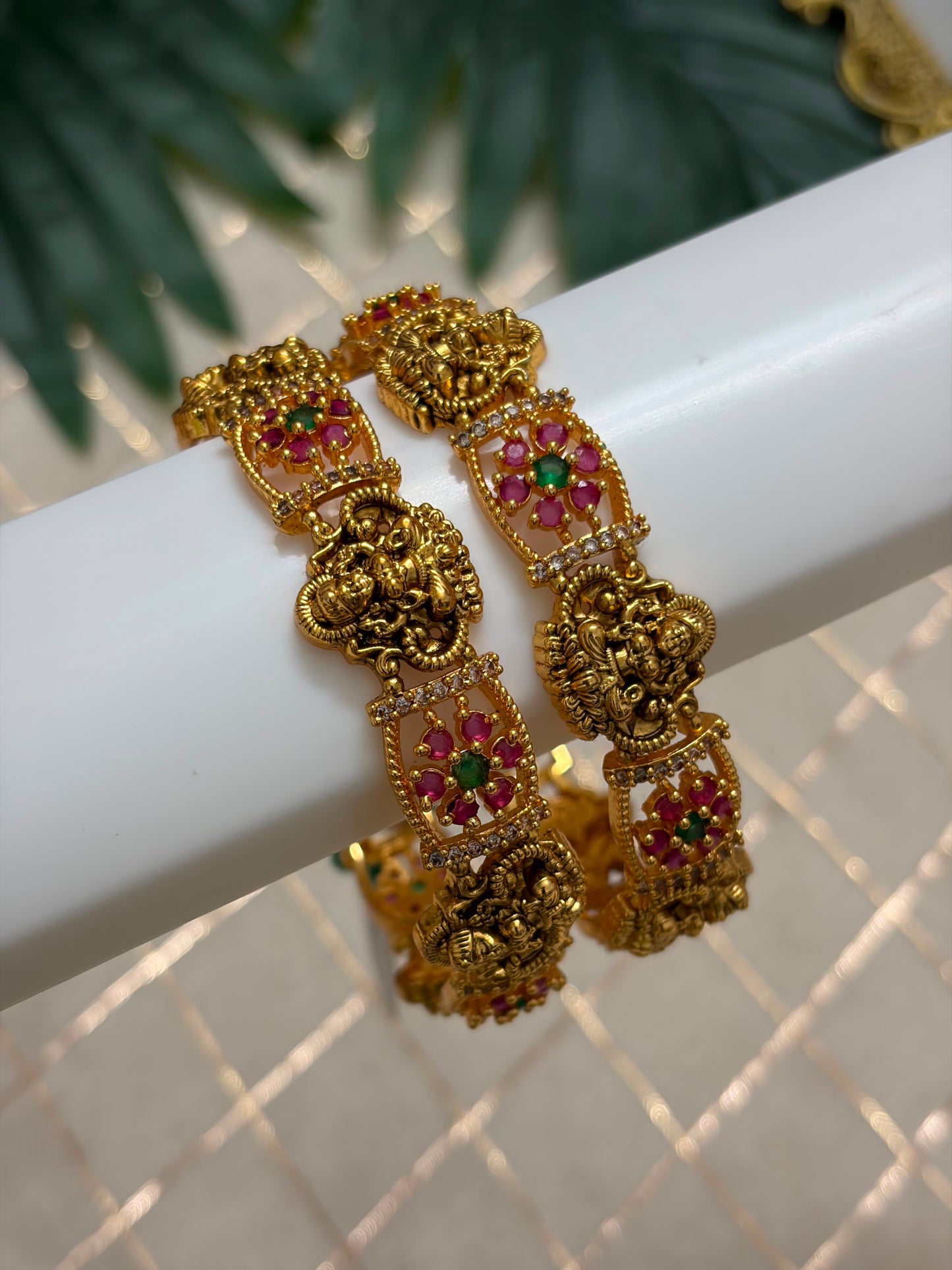 Gowri Metal Bangle MBNB108