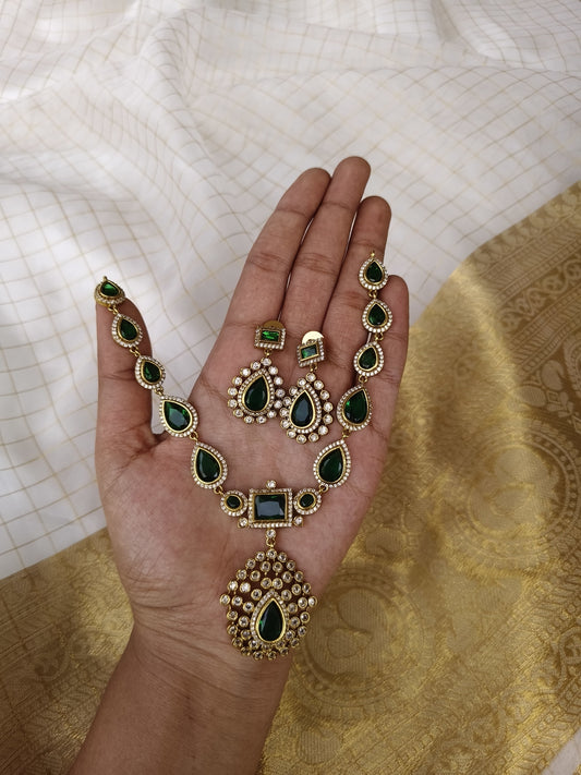 Emerald Vaibhav Necklace NNB58