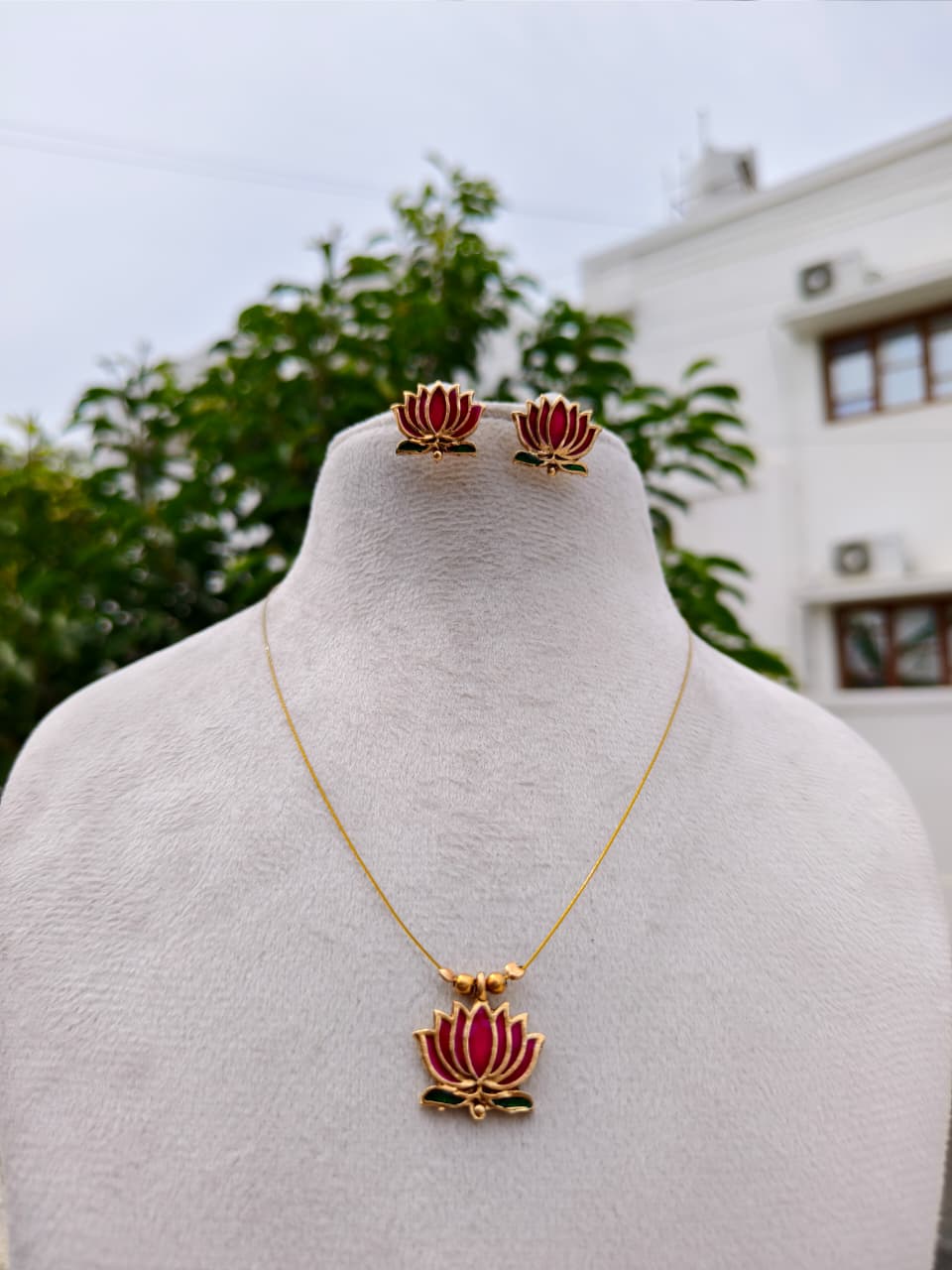 Water Lily Invisible Necklace NNB97