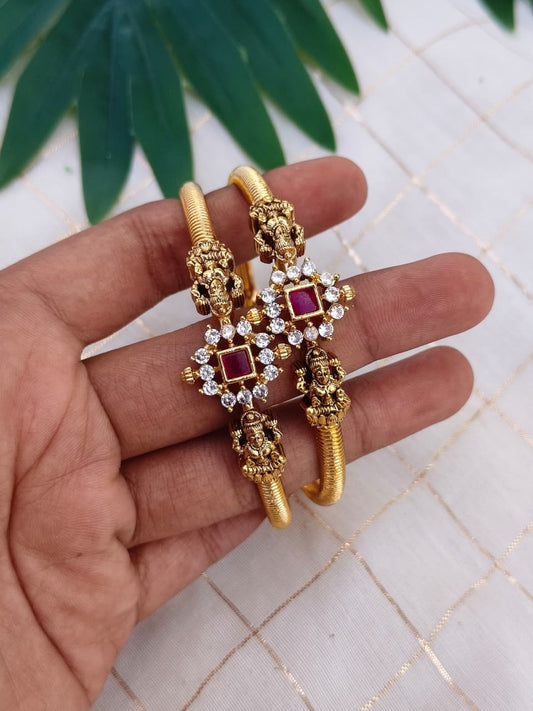 Aditri Metal Bangle MBNB15