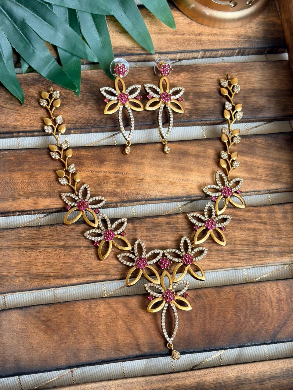 Red Spark Star Necklace NNB159