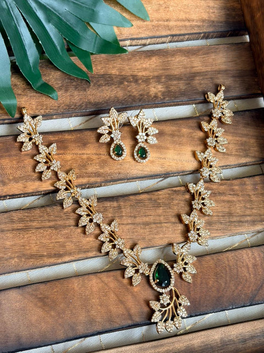 Green Shinny Spark  Necklace NNB152
