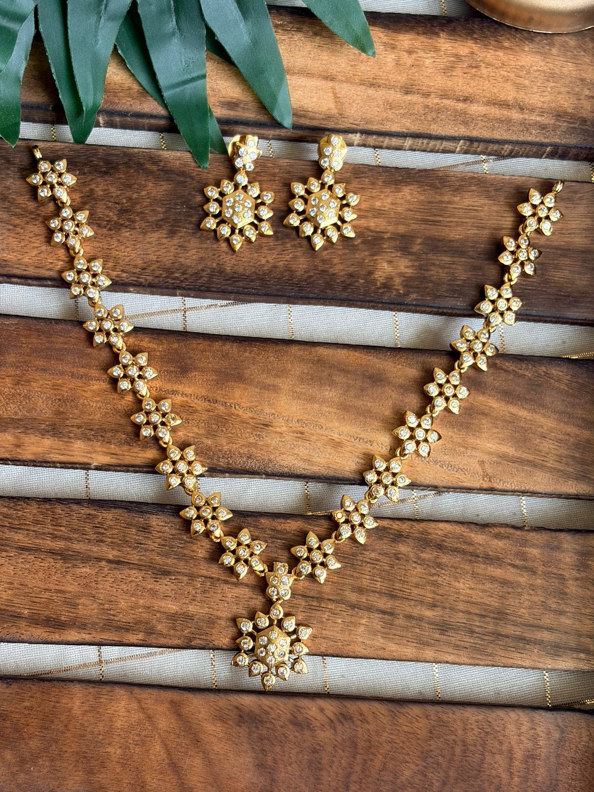 Flower Pattern Necklace NNB187