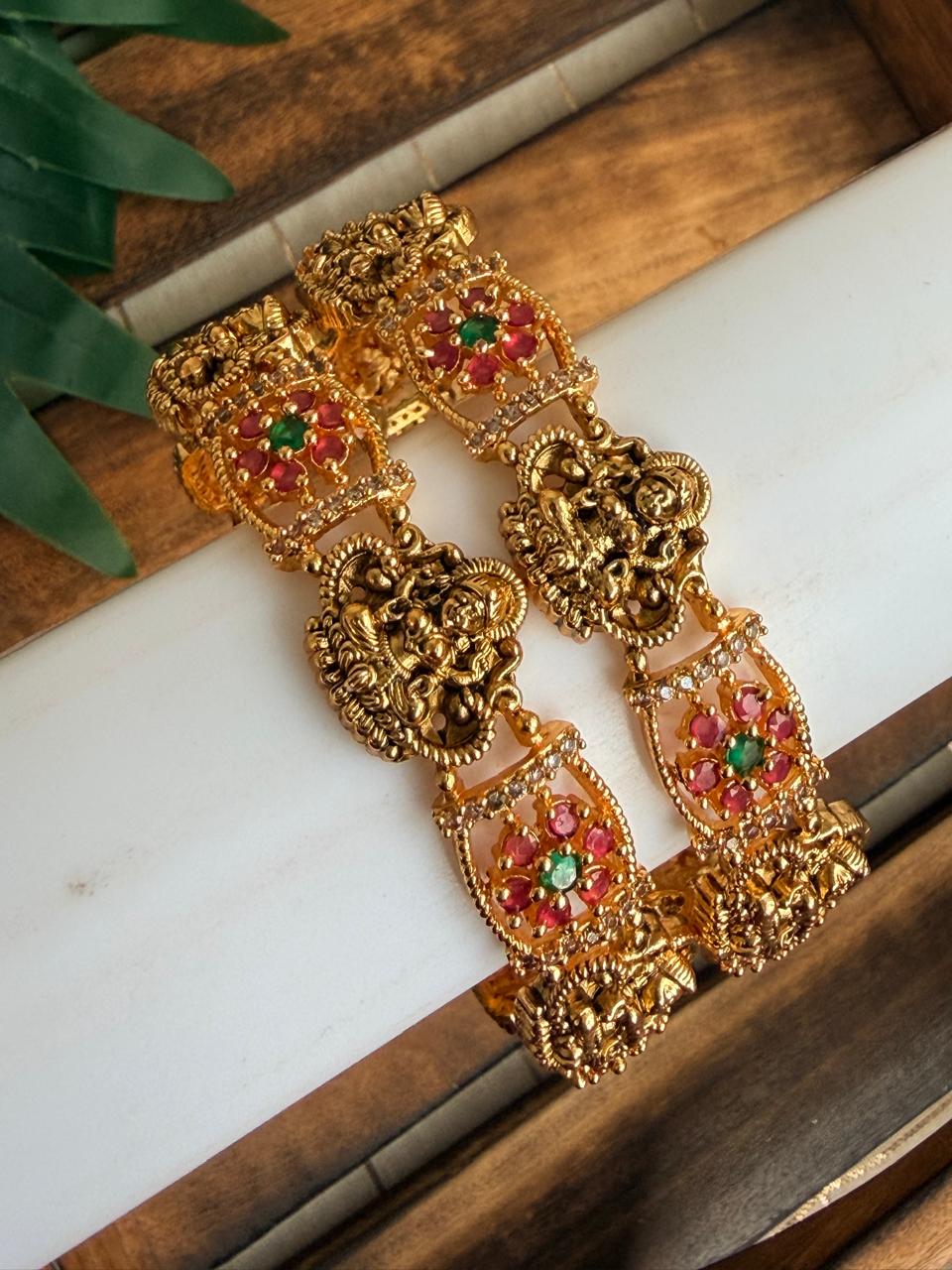 Gowri Metal Bangle MBNB108