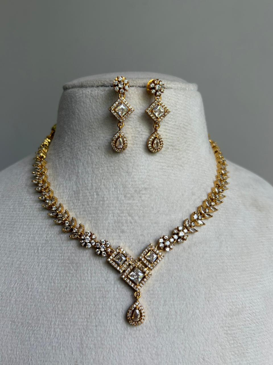 Varnika Necklace NNB245
