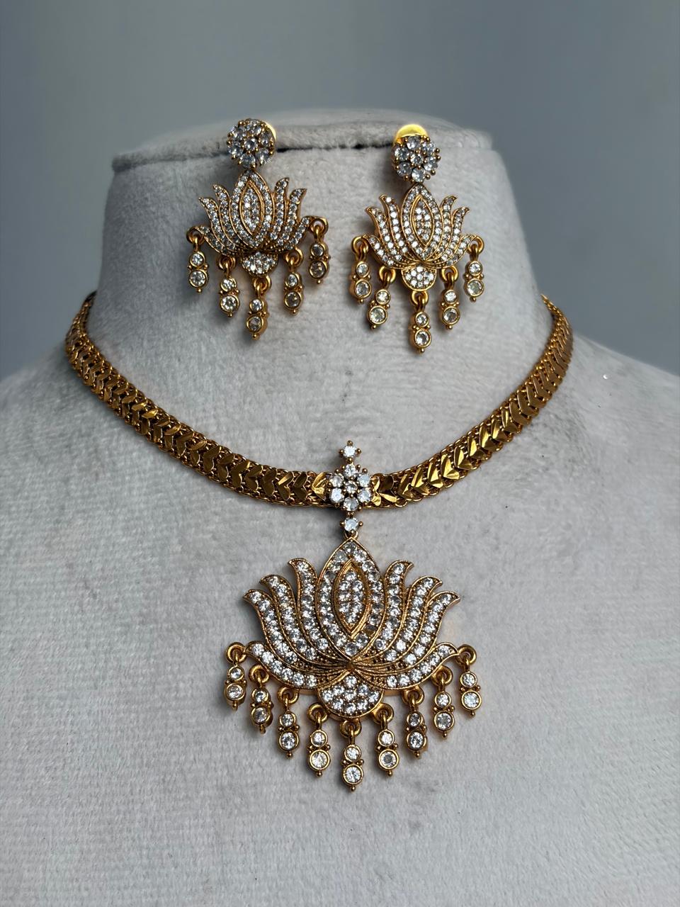 Lotus Diamond Necklace NNB284
