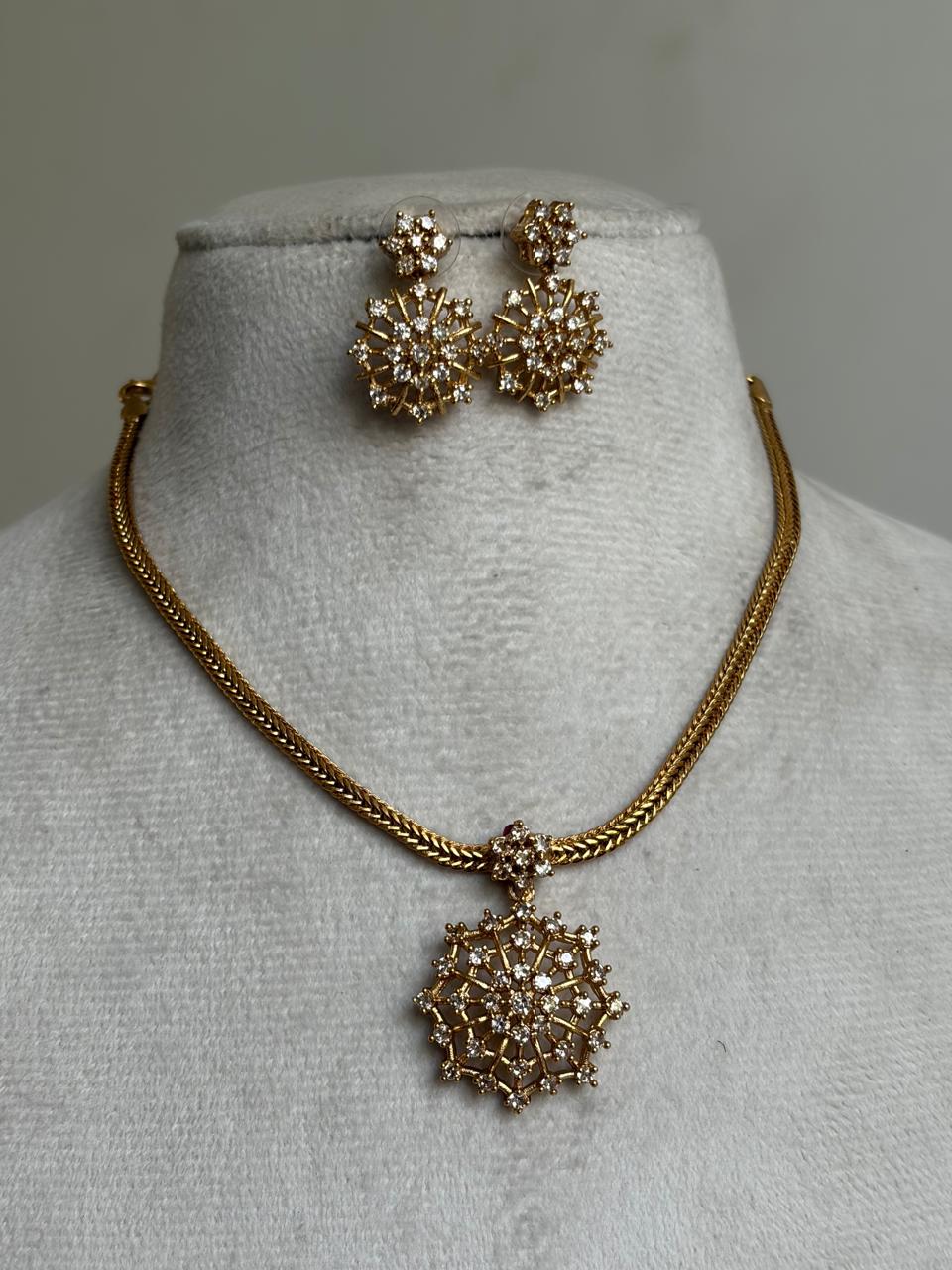 Flower Blossom  Necklace  NNB157