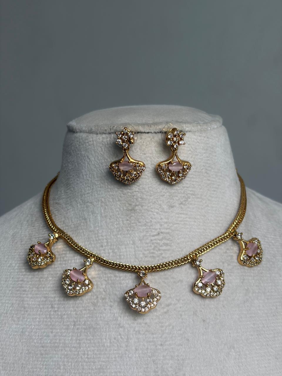 Sara Necklace NNB307