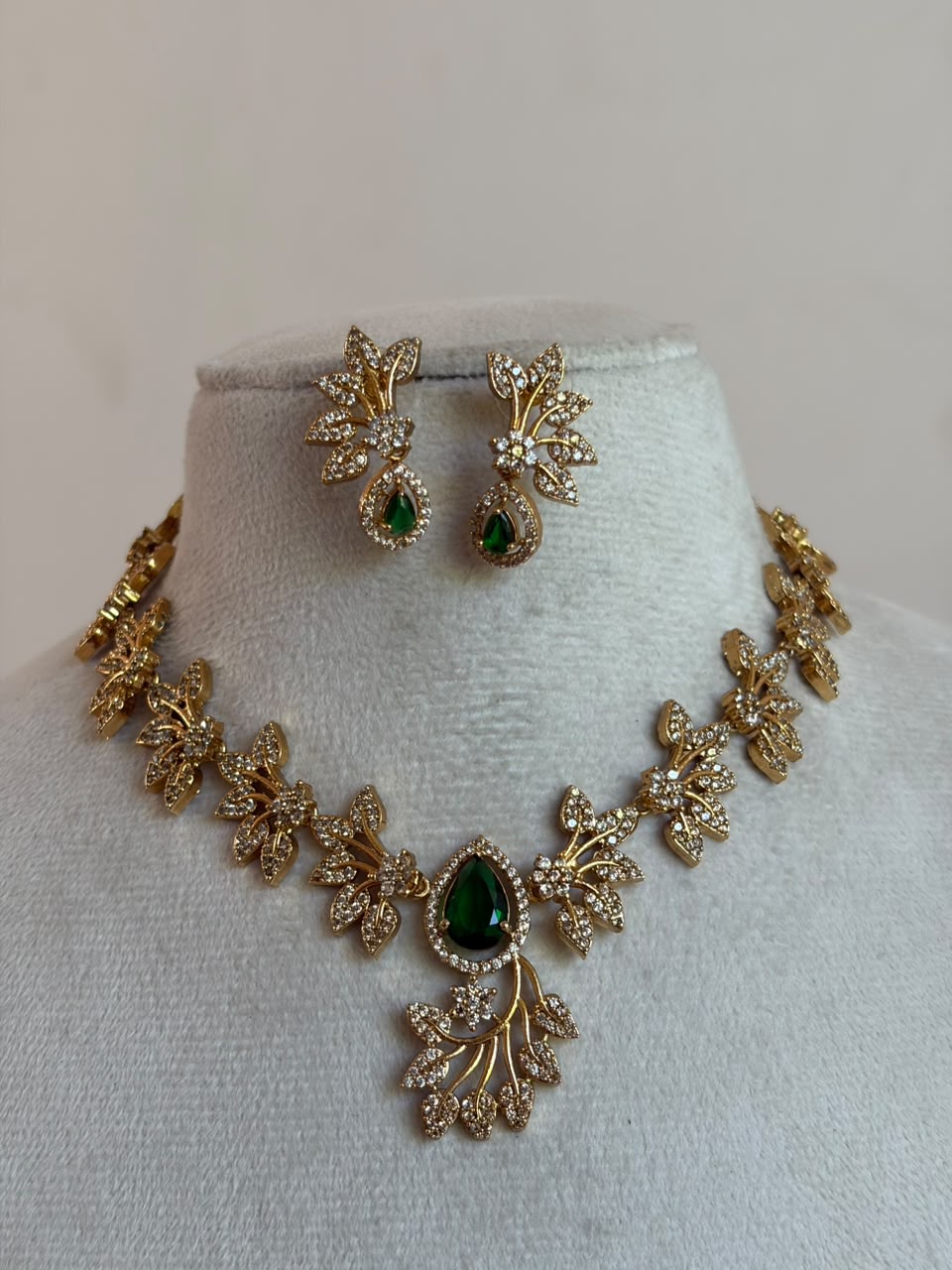 Green Shinny Spark  Necklace NNB152