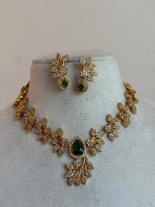 Green Shinny Spark  Necklace NNB152