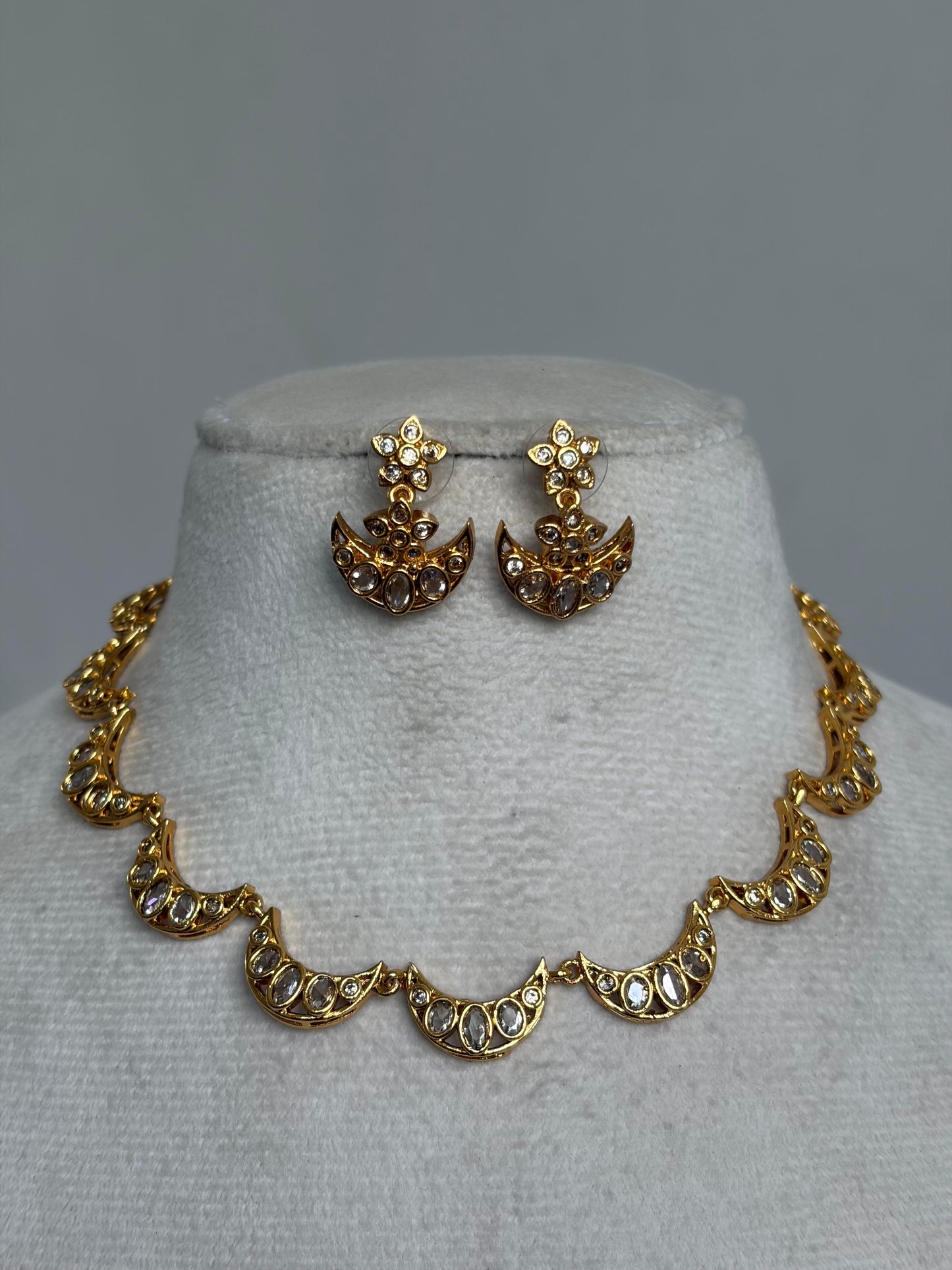 Halfmoon Dimond Necklace NNB161