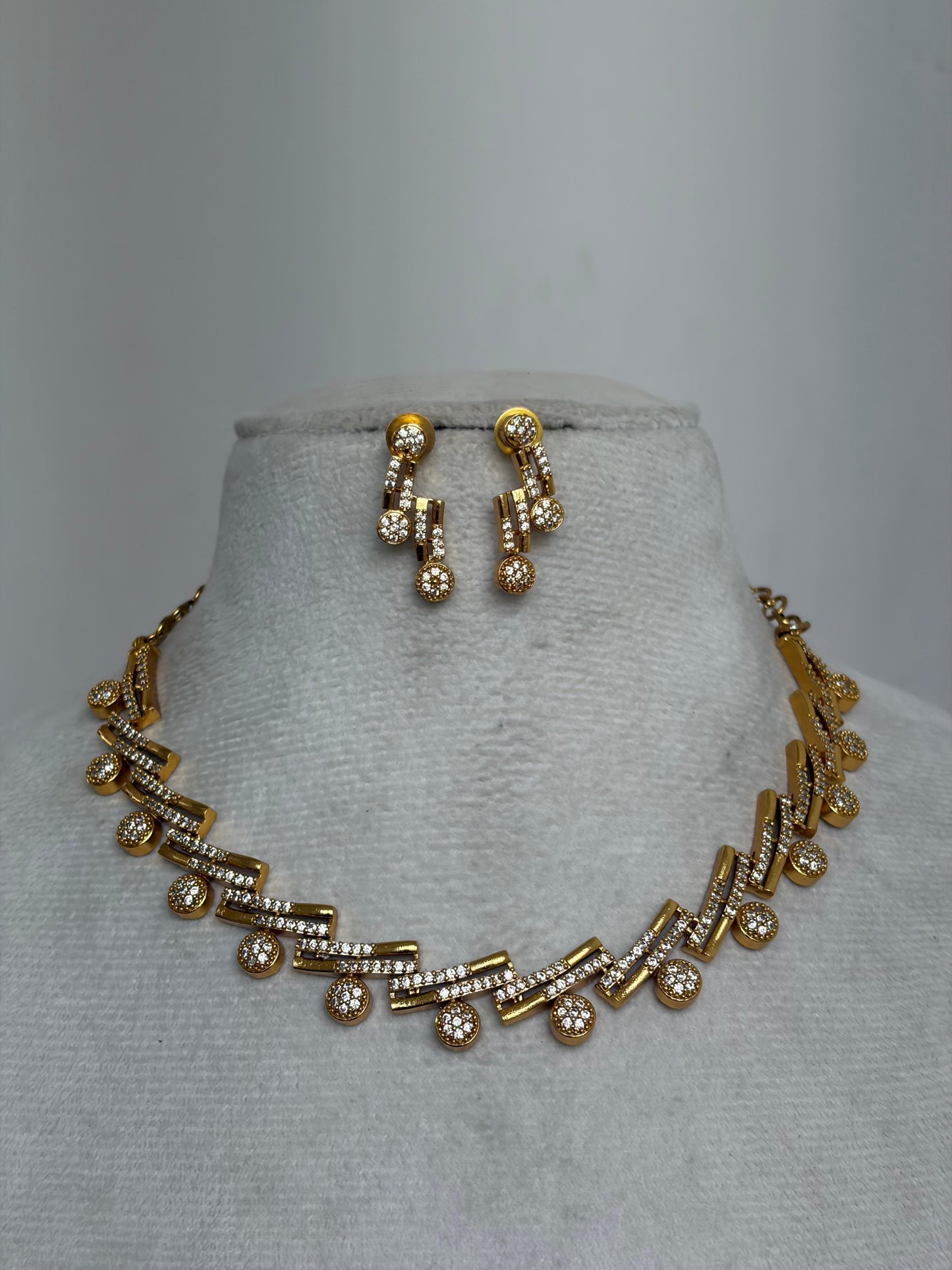 Elegent Diamond Necklace NNB318