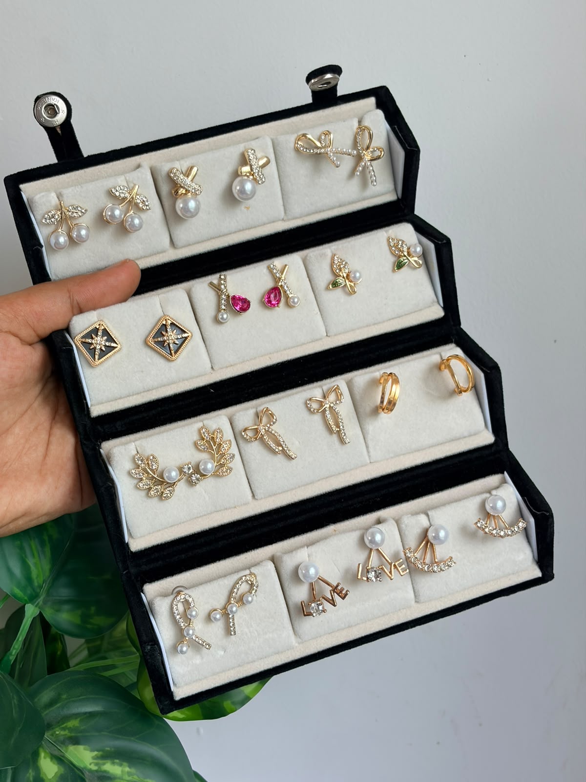 Aseted Earing Box