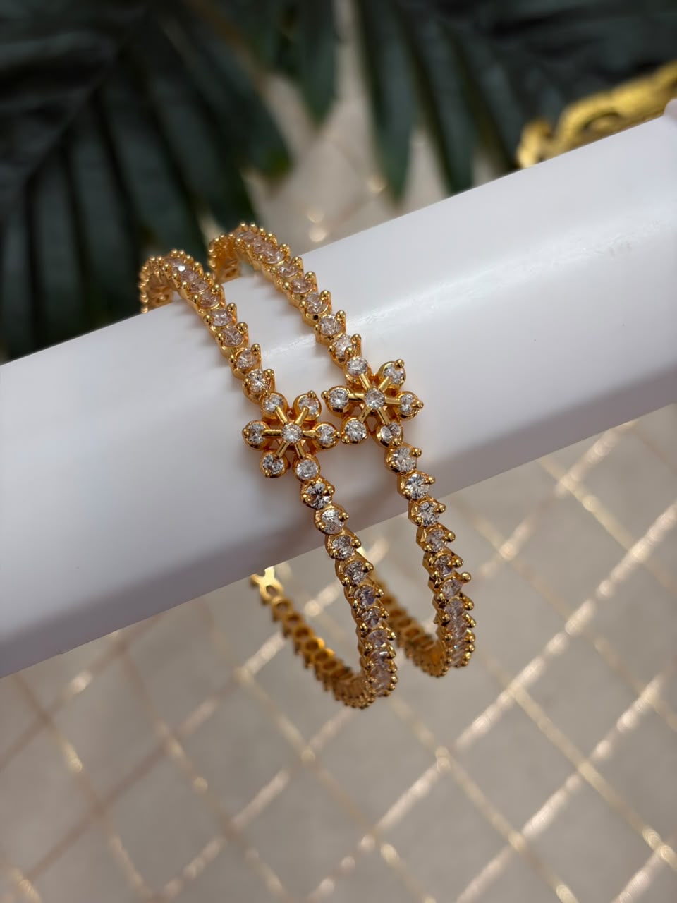 Flower Diamond Metal Bangle MBNB150