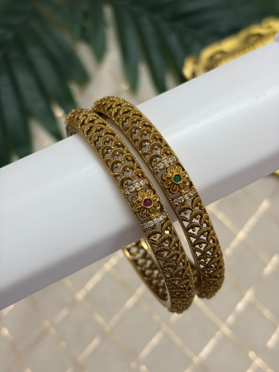 Filigree Metal Bangle MBNB151