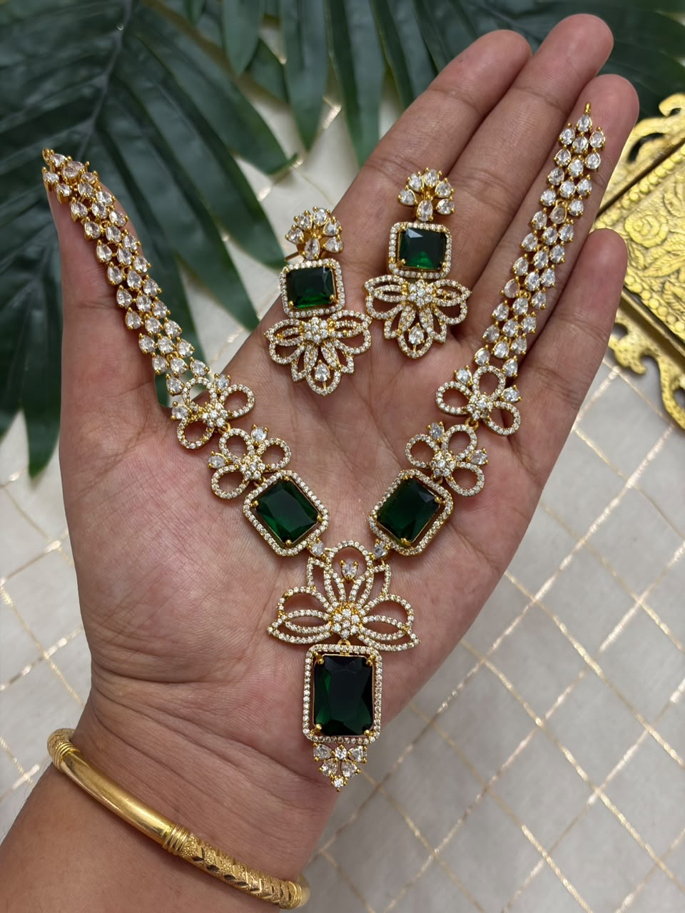 Green Stone with Diamond Flower Necklace NNB338