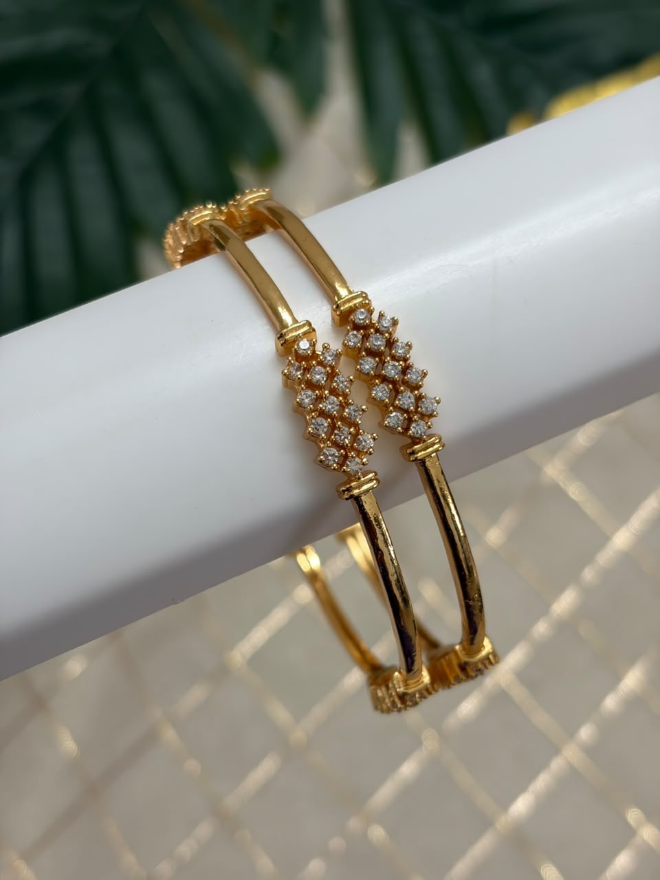 Sparkle Floral Metal Bangle MBNB163