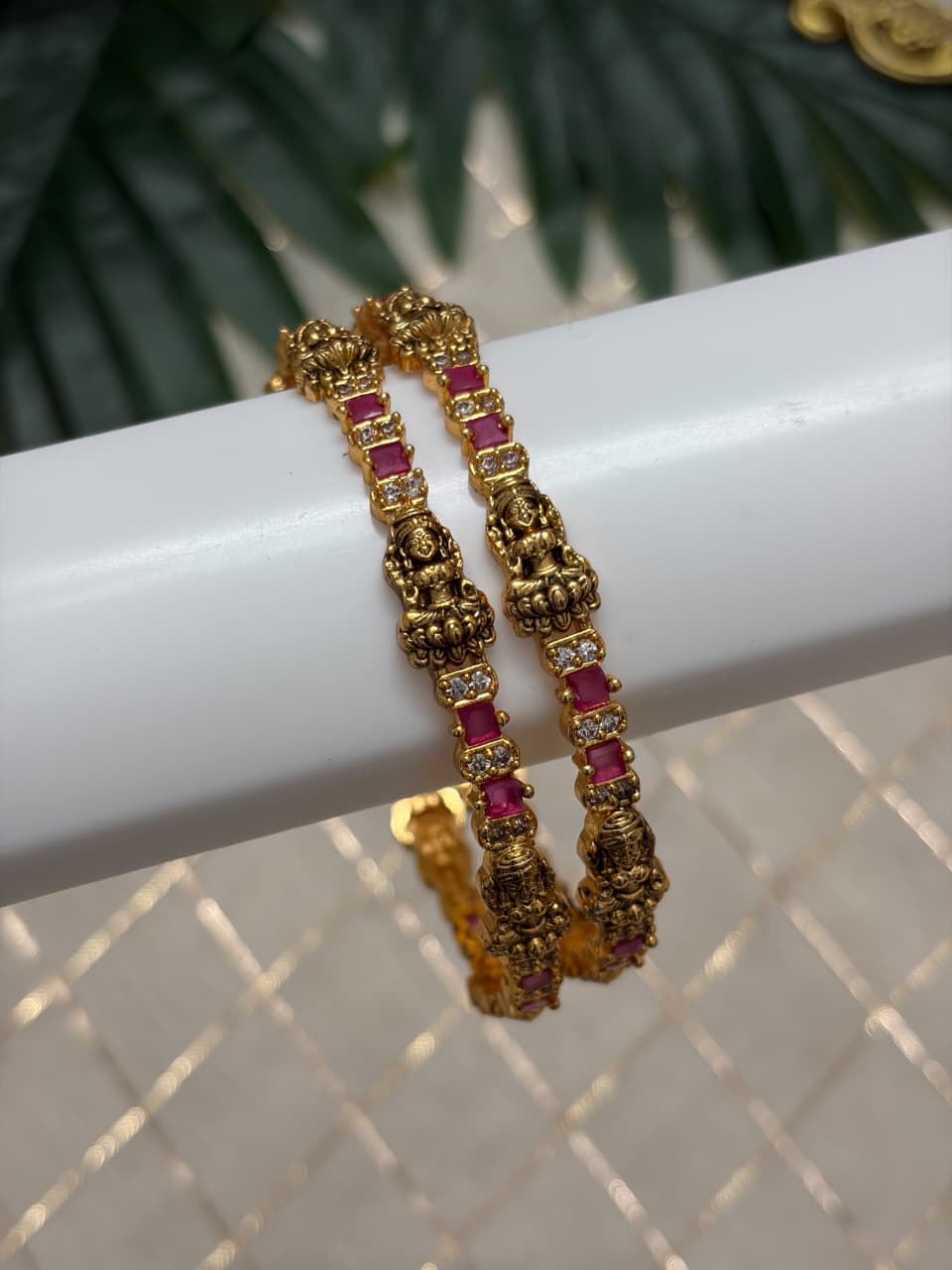 Yashaswini Metal Bangle MBNB180