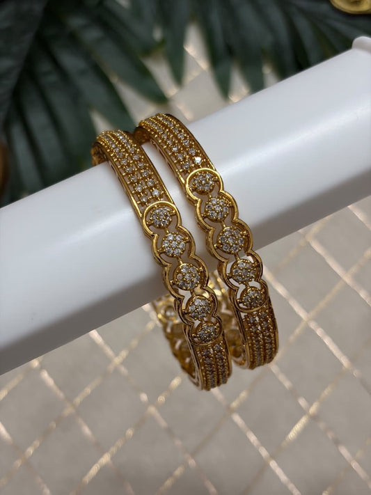 Aditi Metal Bangle MBNB181