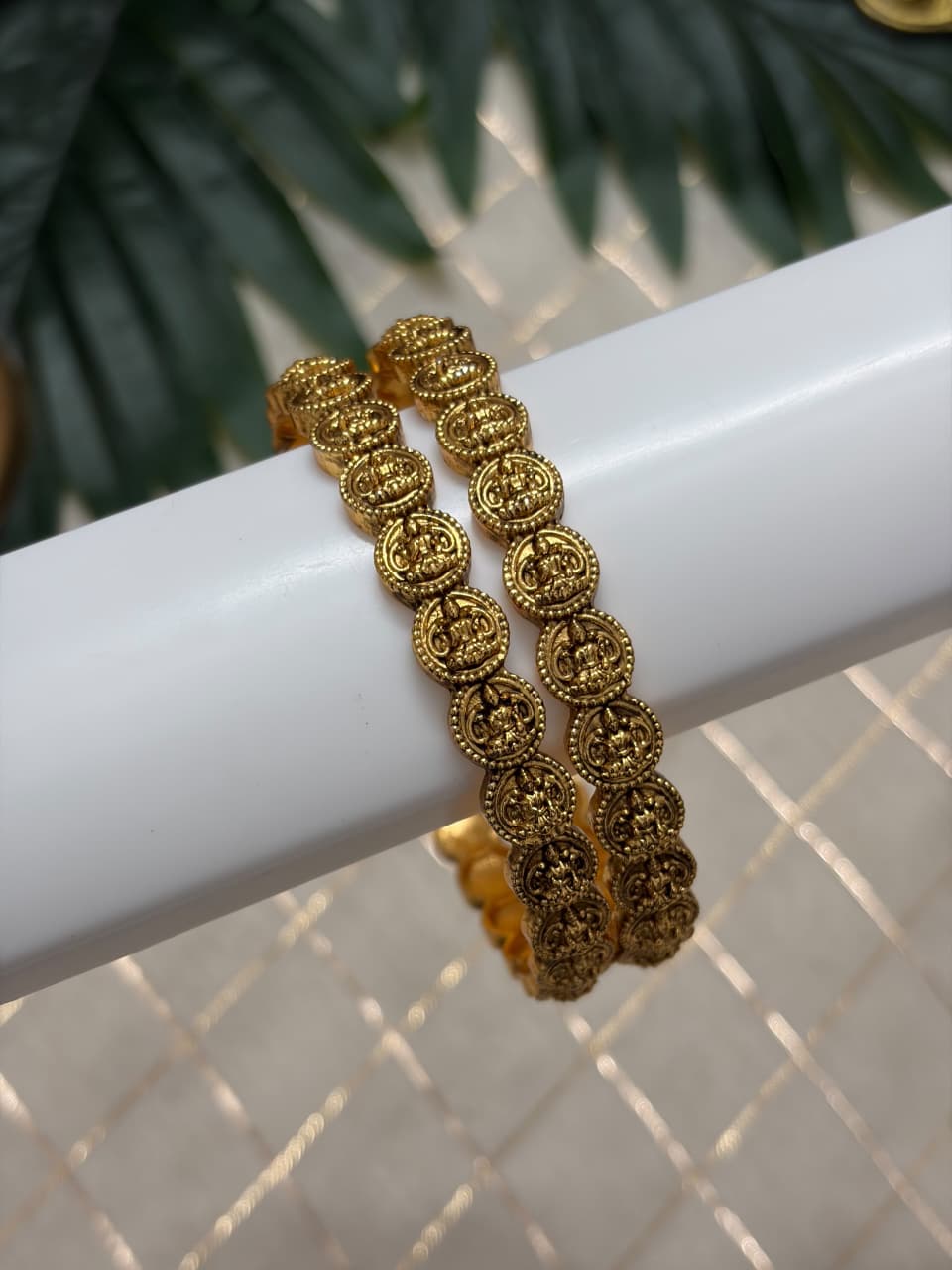 Rukmini Metal Bangle MBNB181