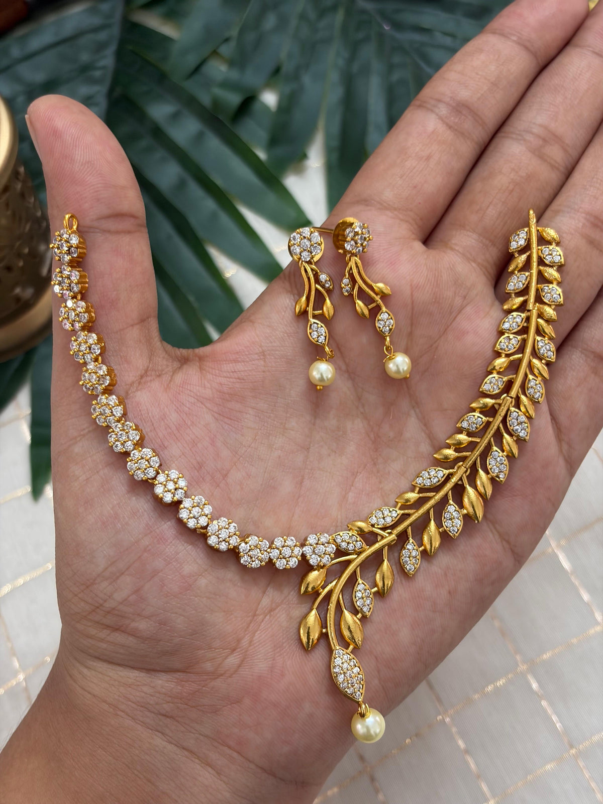 Elegant Floral Necklace NNB391