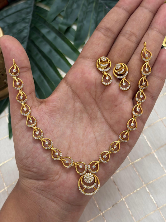 Crystal Swirl Necklace NNB392