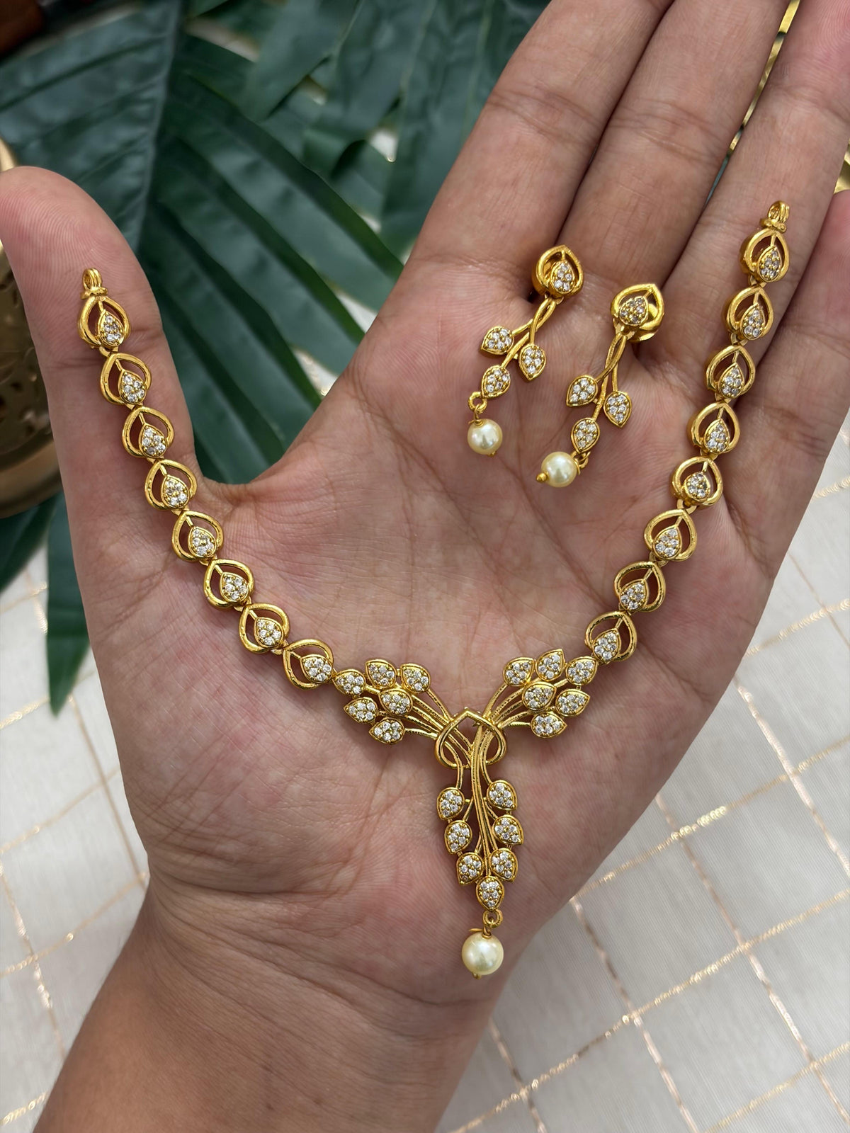 Elara Necklace NNB402