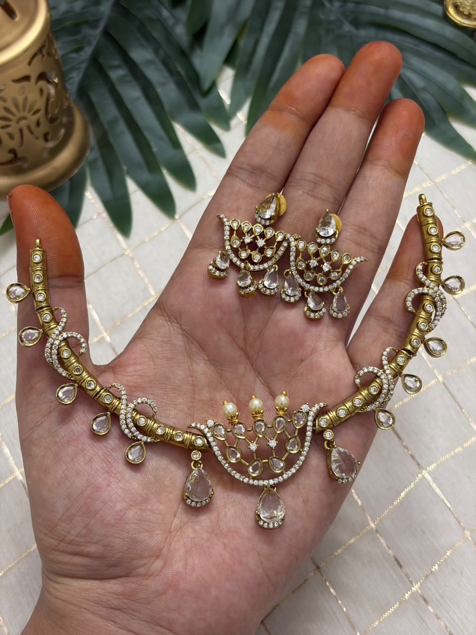 White Lotus Necklace NNB420
