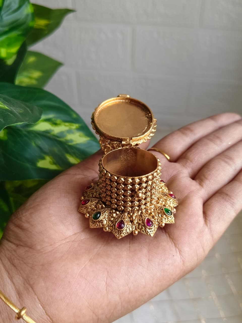 Radha Krishna Kumkum Box KBNB04