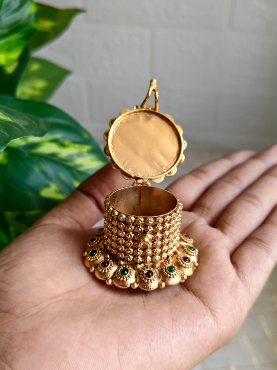 Radhaa Krishnan Kumkum Box KBNB03