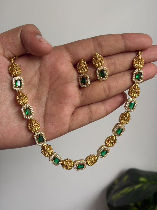 Lakshmi with Green Stone Necklace NNB344