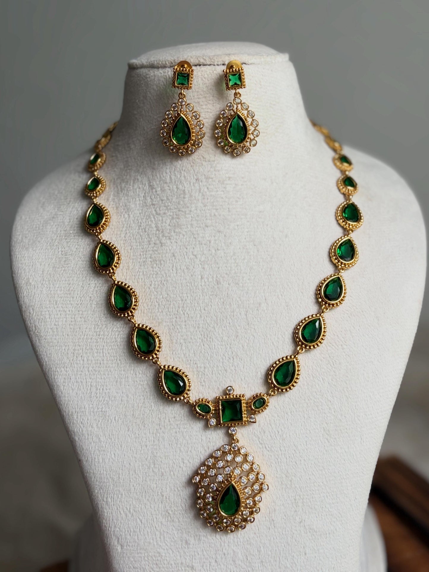 Vibrant Green Necklace NNB198
